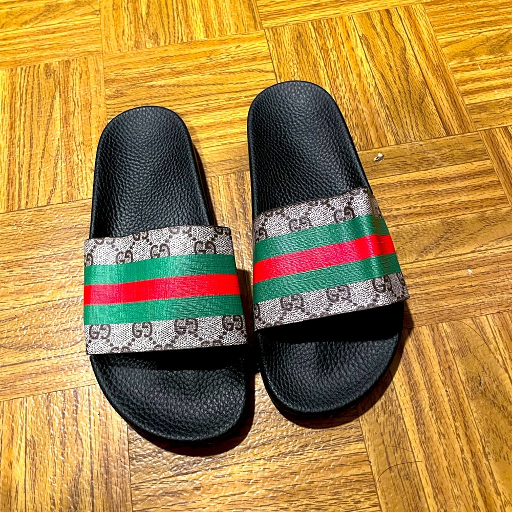 Gu cci Slides